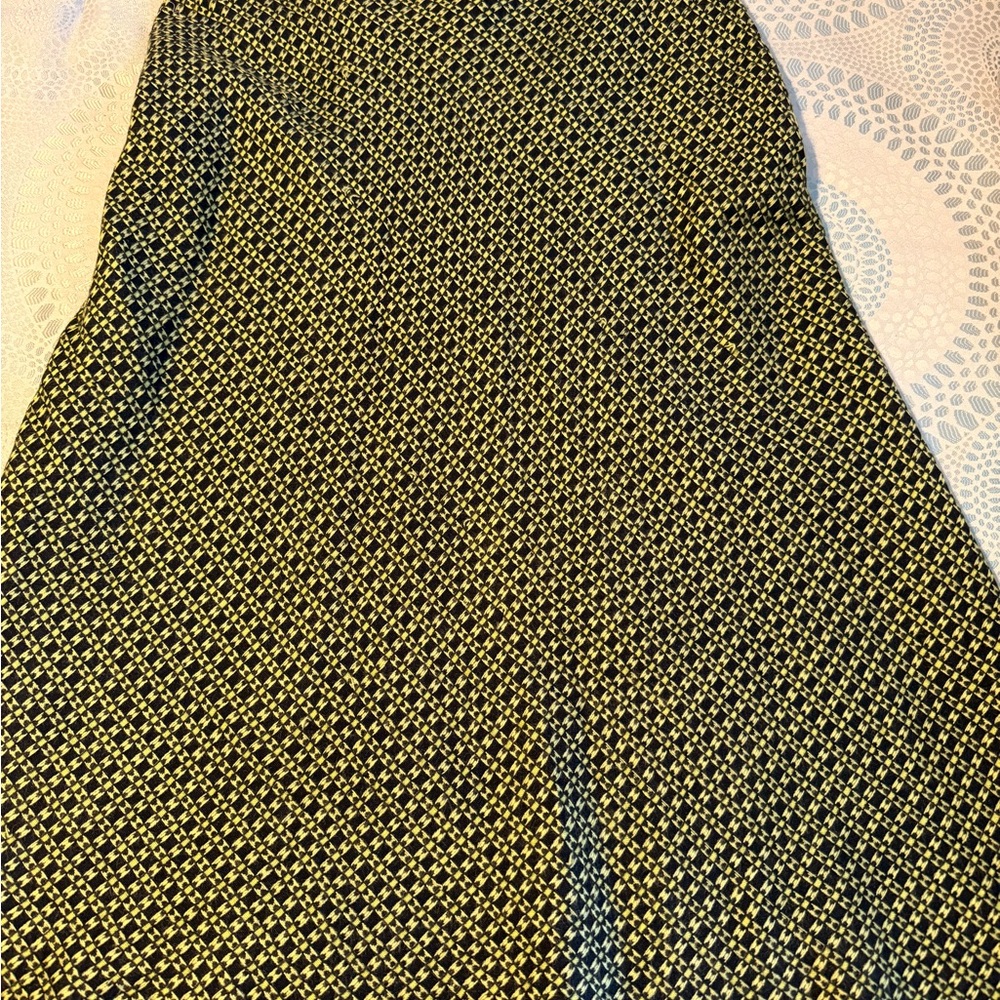 Elegant Black and Gold Patterned Skirt